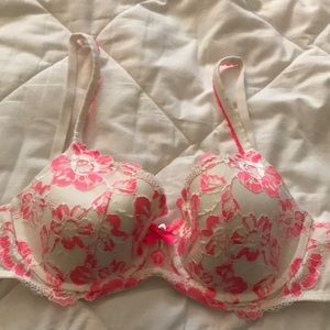 38C VS bra! Great condition and clean.